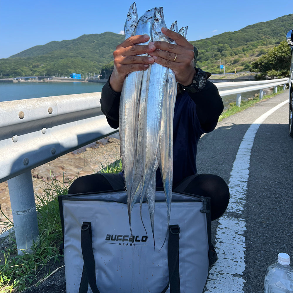 27QT Fish Bag Cooler With Flat Bottom | Color: White Gray