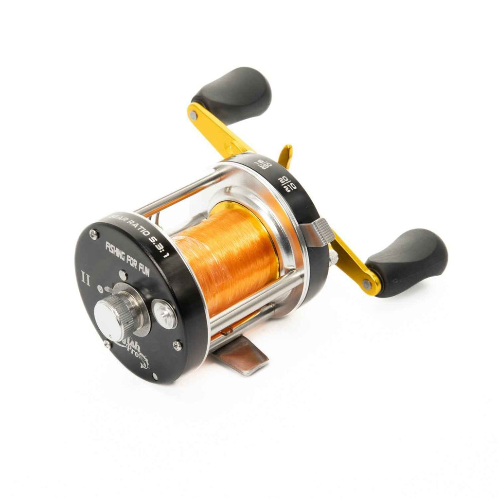 Catfish Pro Round Baitcaster Reel - Right